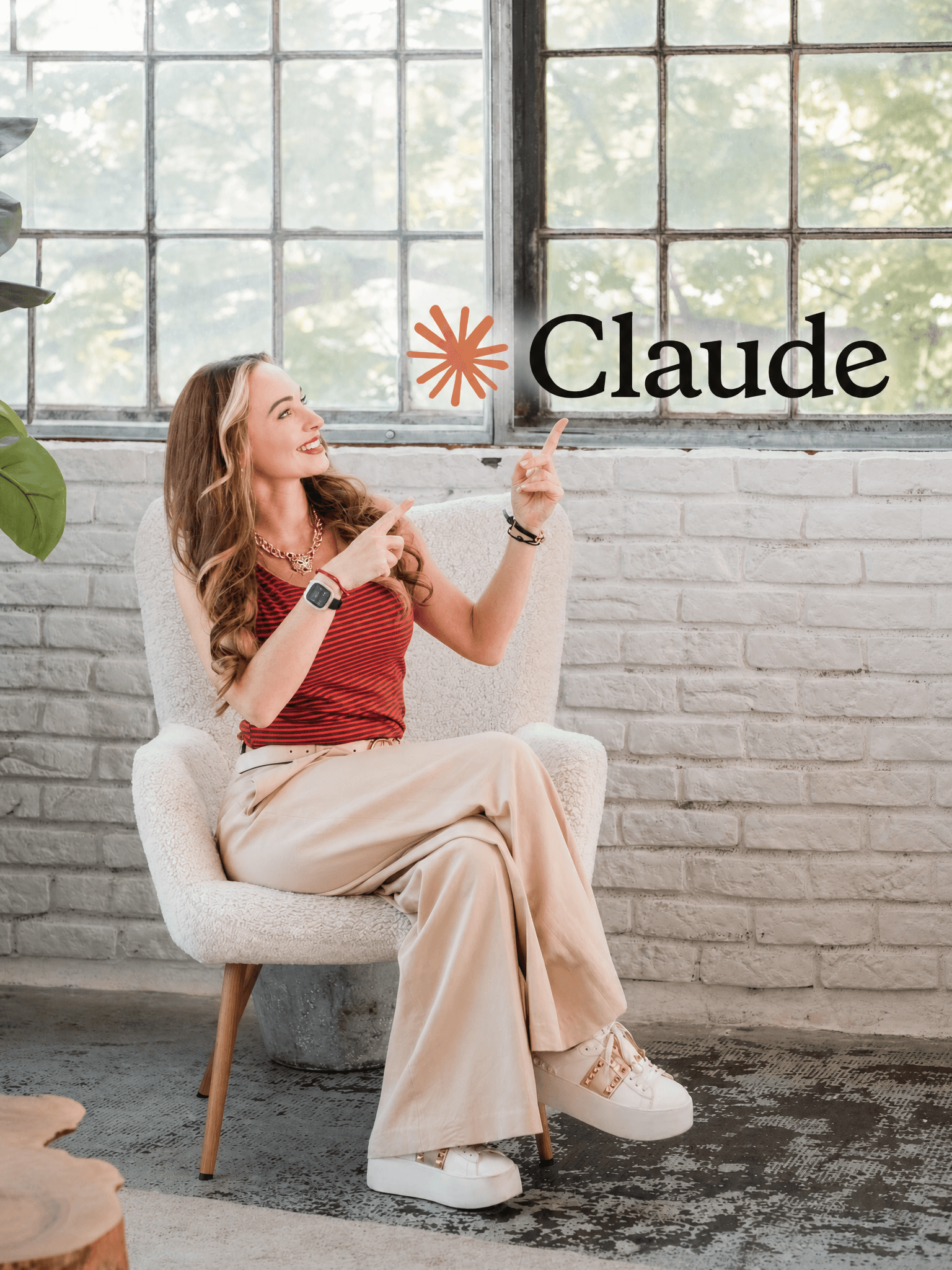 Katka Šedová ukazuje na logo Claude